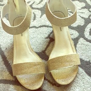 Stuart Weizmann gold shoes size 4